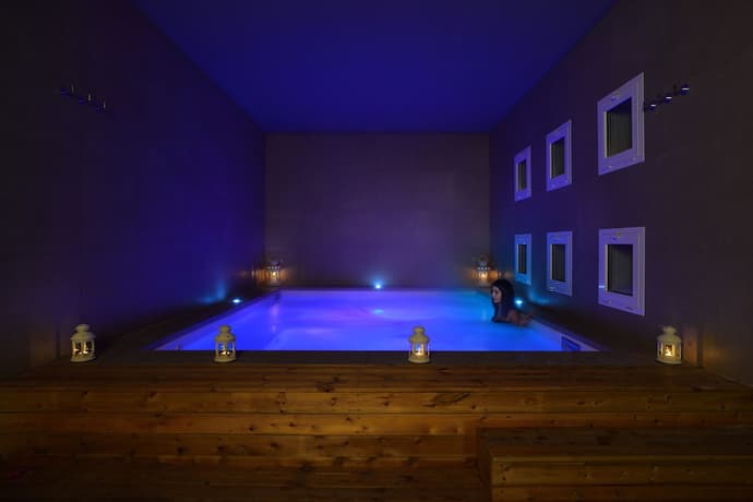 Embassy Hotel & SPA, Primary image