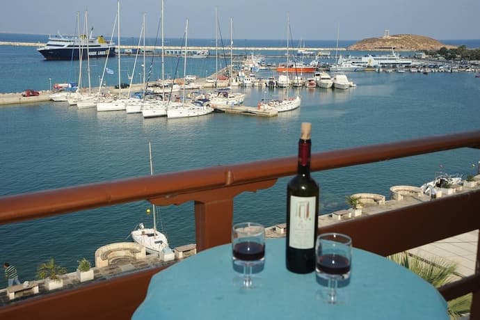 Coronis Hotel, Primary image