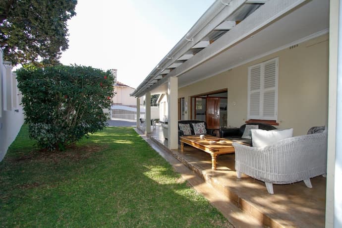 Coweys Corner, Primary image