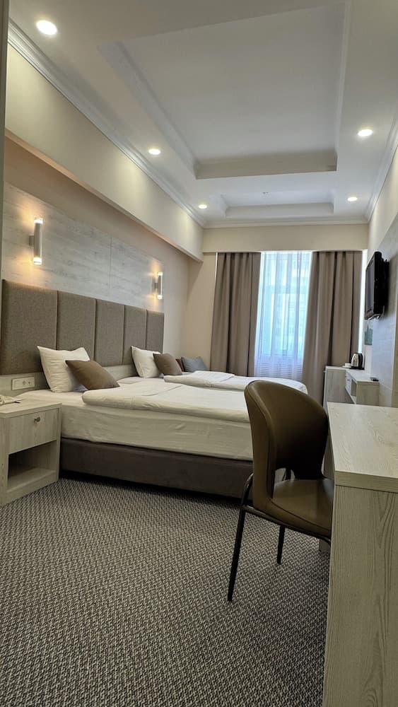 Grand Hotel Eurasia, Primary image