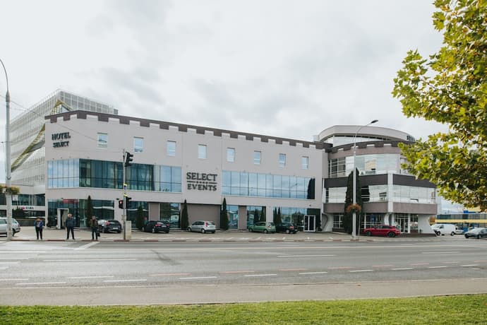 Hotel Select, Primary image