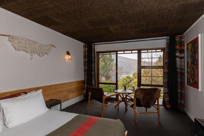 Sherwood Queenstown, Primary image