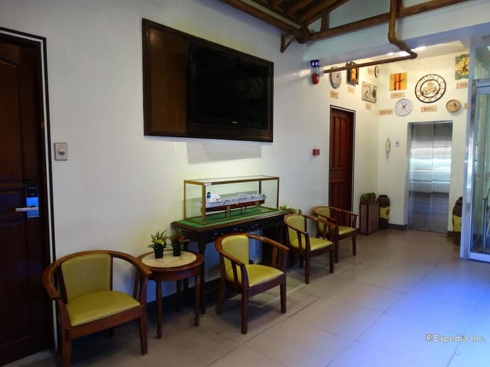 Time Traveller's Hotel, Primary image