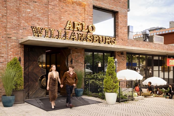 Arlo Williamsburg, Primary image