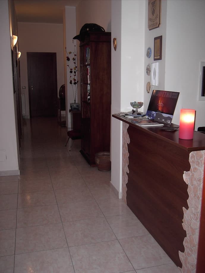 Etna Inn, Primary image