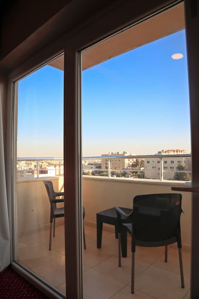 Balcony Hotel & Suites, 