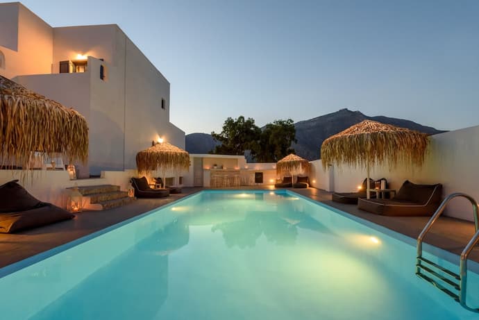 Aegeeis, Primary image