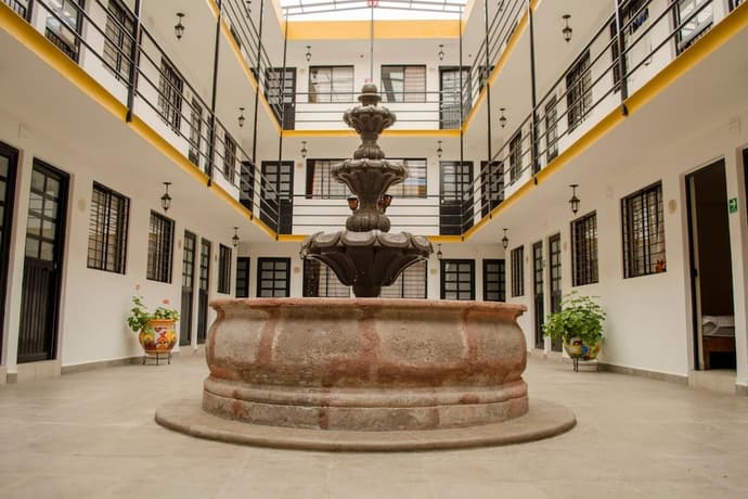 Cinco de Mayo Hotel, Primary image