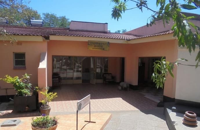 Tatenda Safaris, Primary image