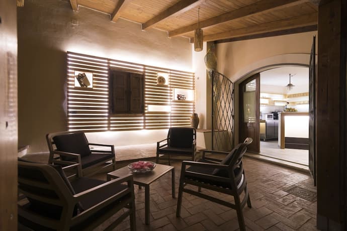 BBuSS Country Club, Primary image