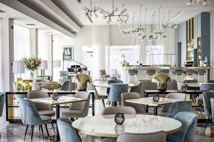 Diana Grand Hotel, Primary image