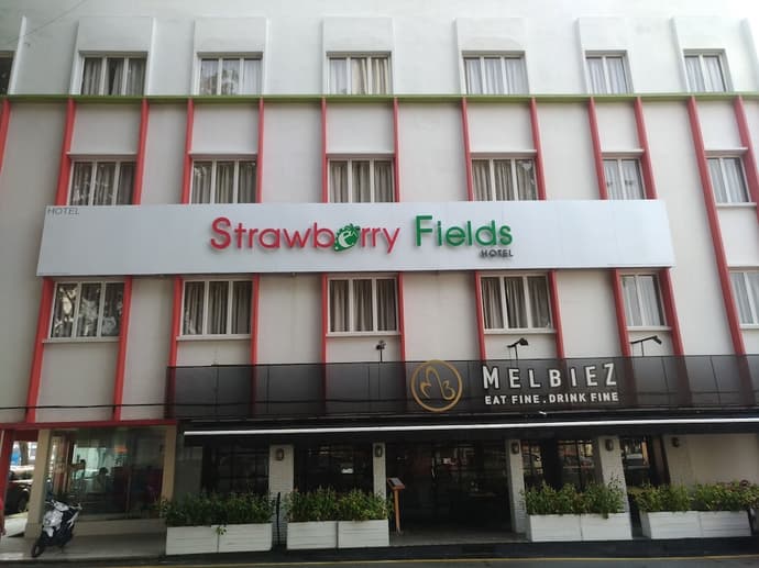 Hotel Strawberry Fields, Primary image