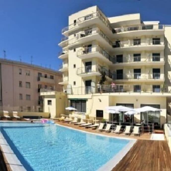 Hotel Excelsior, Primary image