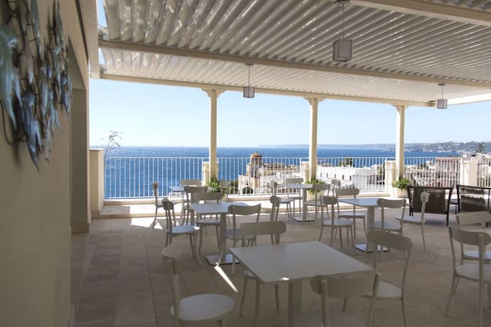 Est Hotel, Primary image