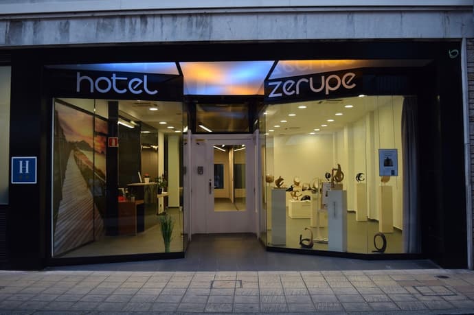 Hotel Zerupe, Primary image
