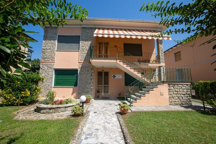 Ai 4 Elementi, Primary image