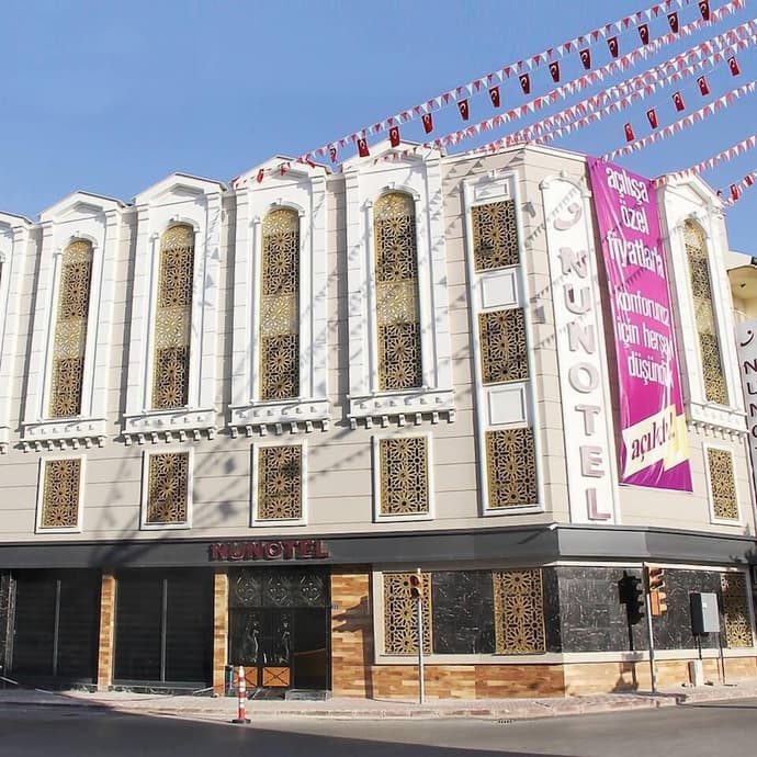 Nun Otel, Primary image