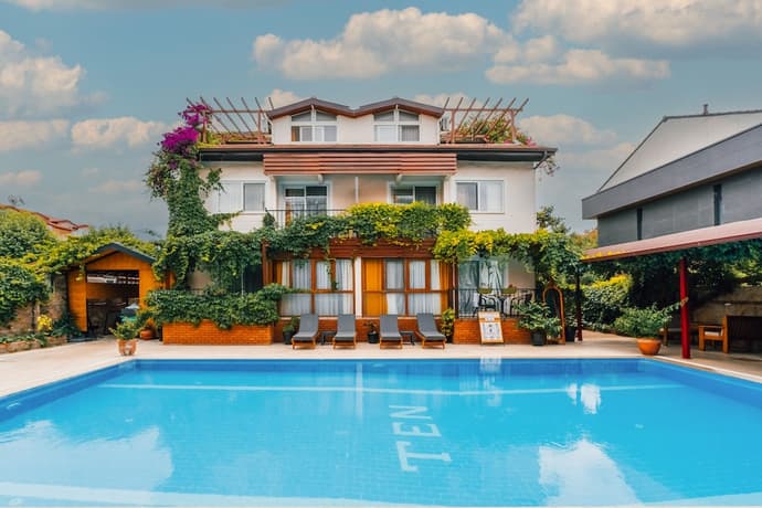 Ten Apart Hotel, Primary image