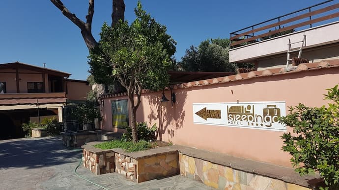 Sleep and go Hotel, Primary image