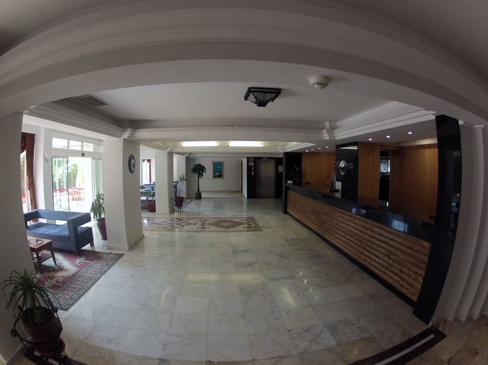Surtel Hotel, Interior entrance