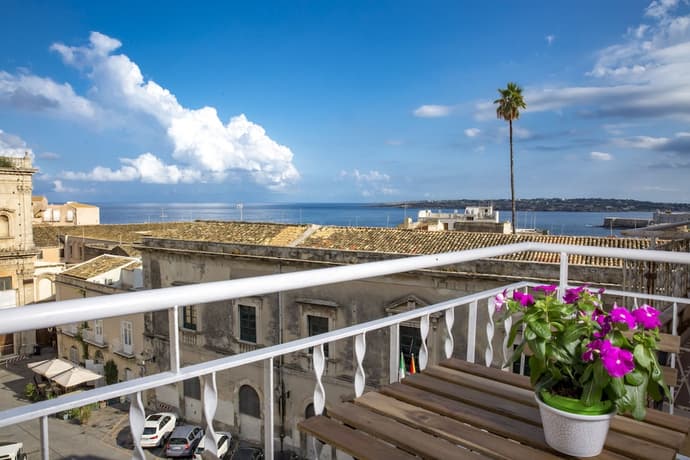 Maison Ortigia, Primary image