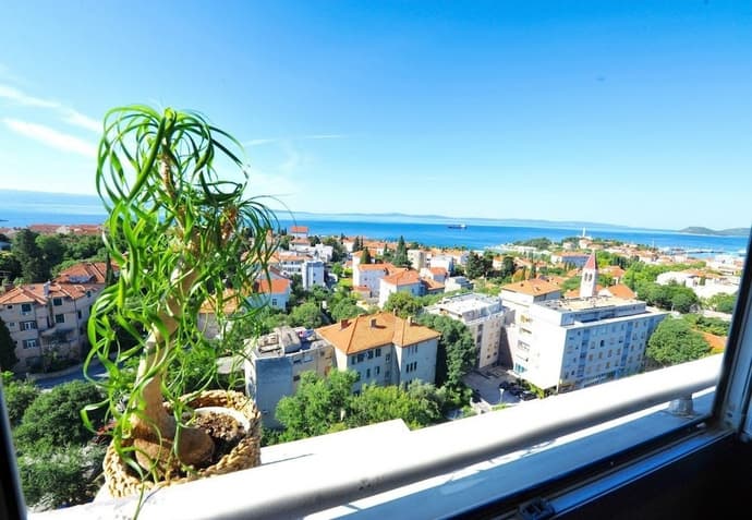 Sunset Apartment, Primary image