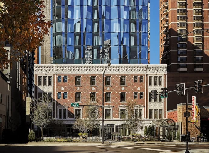 Viceroy Chicago, Primary image