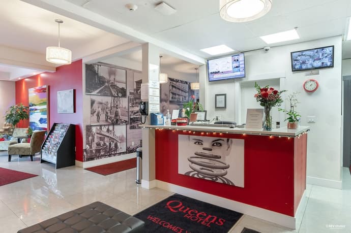 Queens Hotel, Primary image