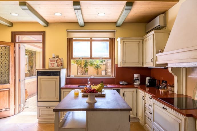 Moraitis Mansion, Primary image