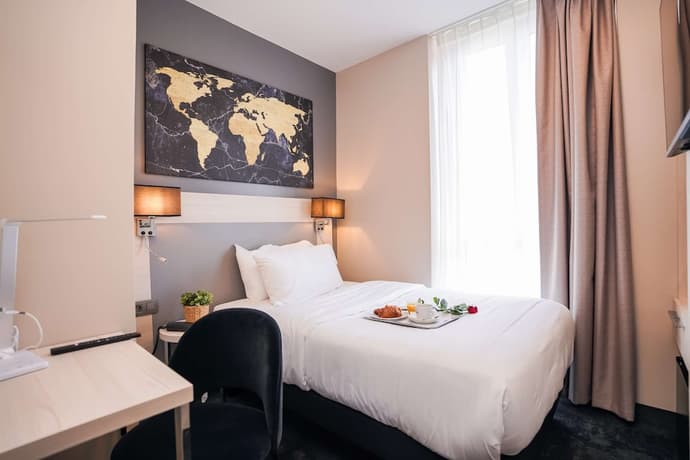 Hôtel Univers, Primary image