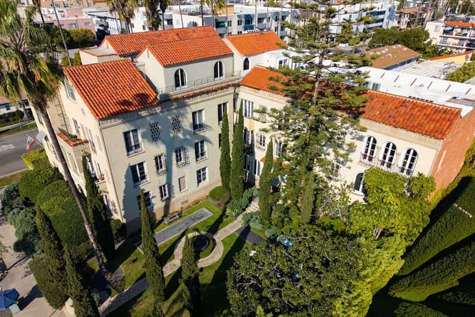 Maison Twenty Seven, Primary image