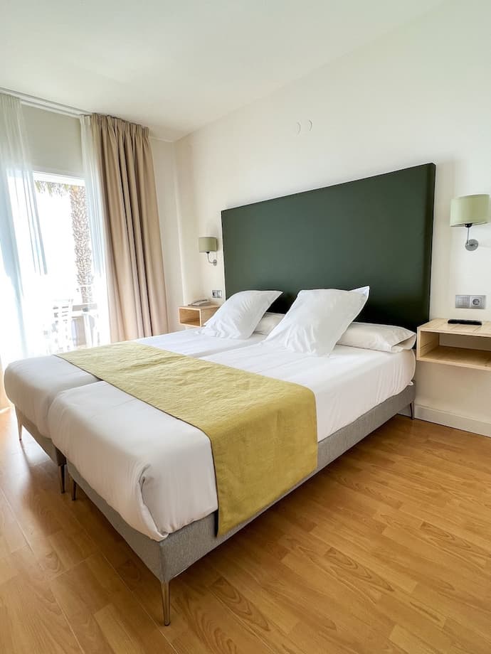 Fay Victoria Beach, Primary image