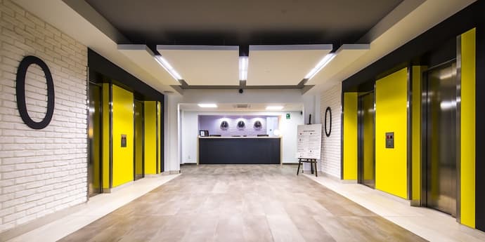 Hotel Aramis, Primary image