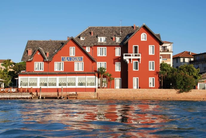 Villa Laguna, Primary image