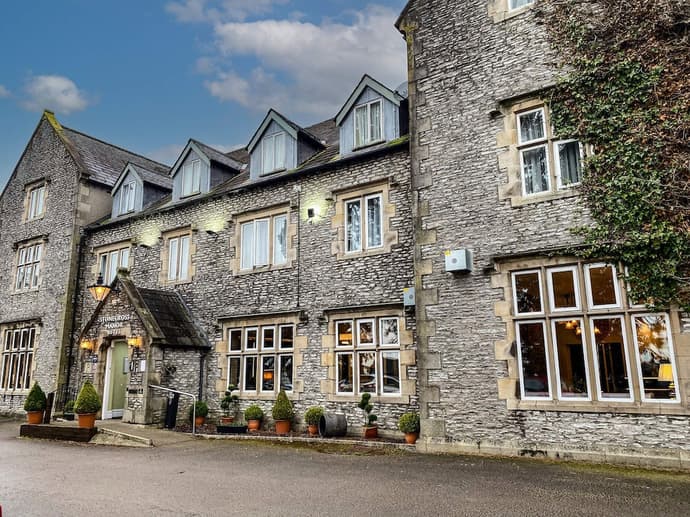 Stonecross Manor Hotel, Primary image