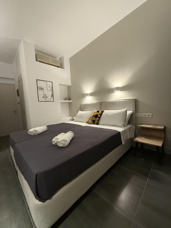 Dilion Hotel, Primary image