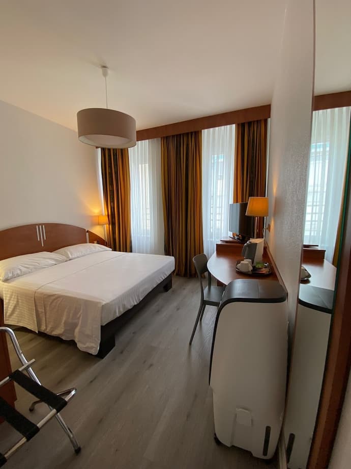 Admiral Hotel, Primary image