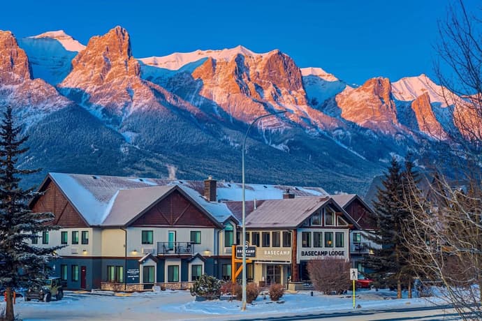 Basecamp Lodge Canmore, Primary image