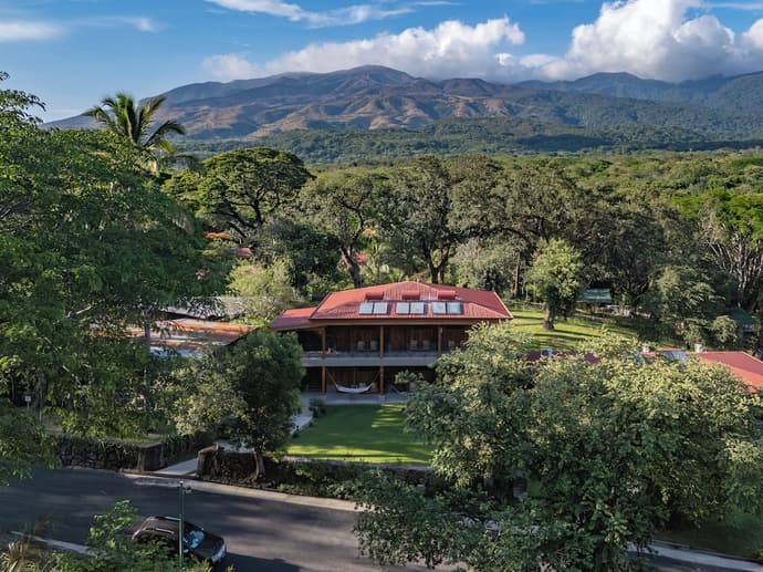 Hotel Hacienda Guachipelin, Primary image