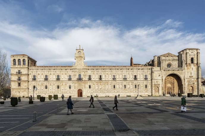 Parador de León, Primary image