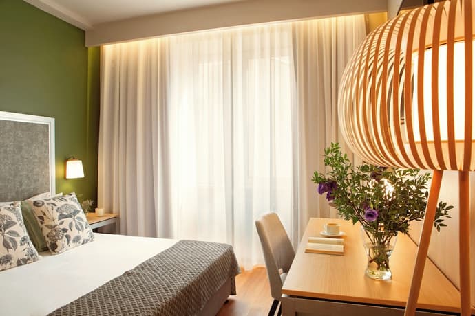 Zeus Essence Bucharest Central, Primary image