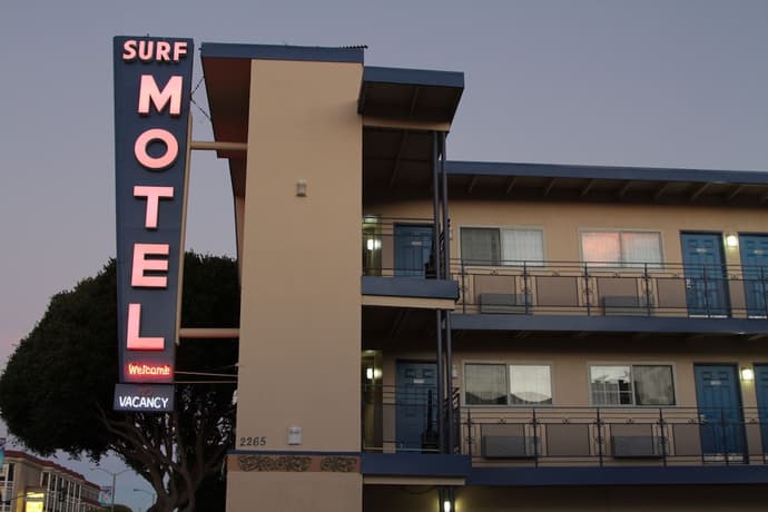 Surf Motel, Primary image