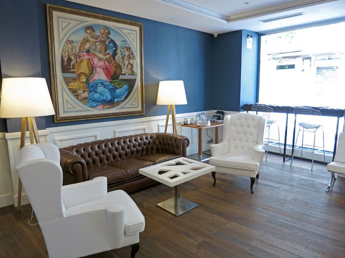 Atrio, Primary image