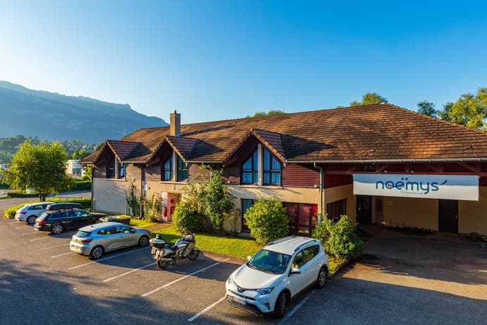 Noemys Viviers du Lac, Primary image