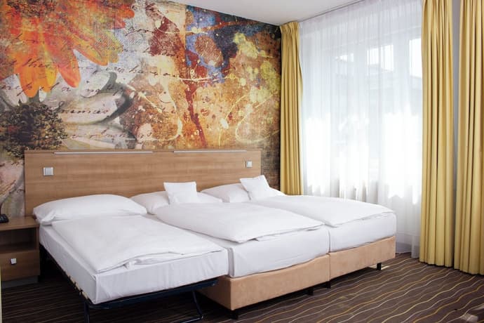 Akcent hotel, Primary image