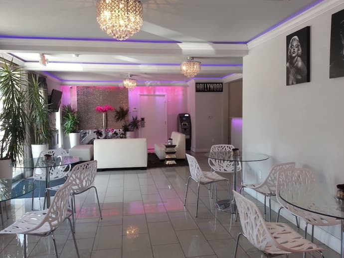 Hollywood VIP Hotel, Primary image