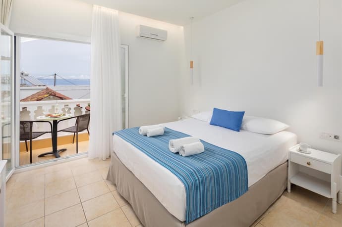 Bella Vista Beach Hotel and Studios, Primary image