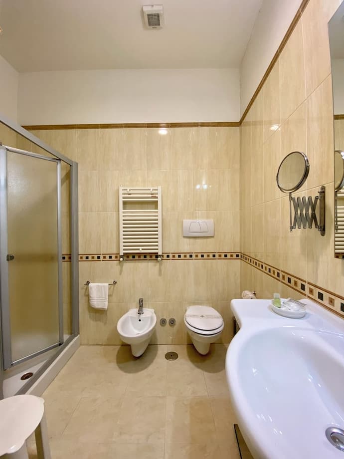 Akropolis Hotel, Primary image