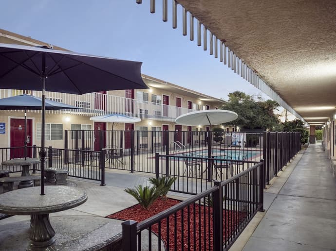 Dream Inn, Primary image