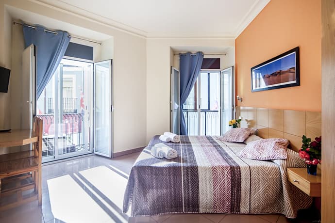 INTER Puerta del Sol - Auto Check-in, Primary image